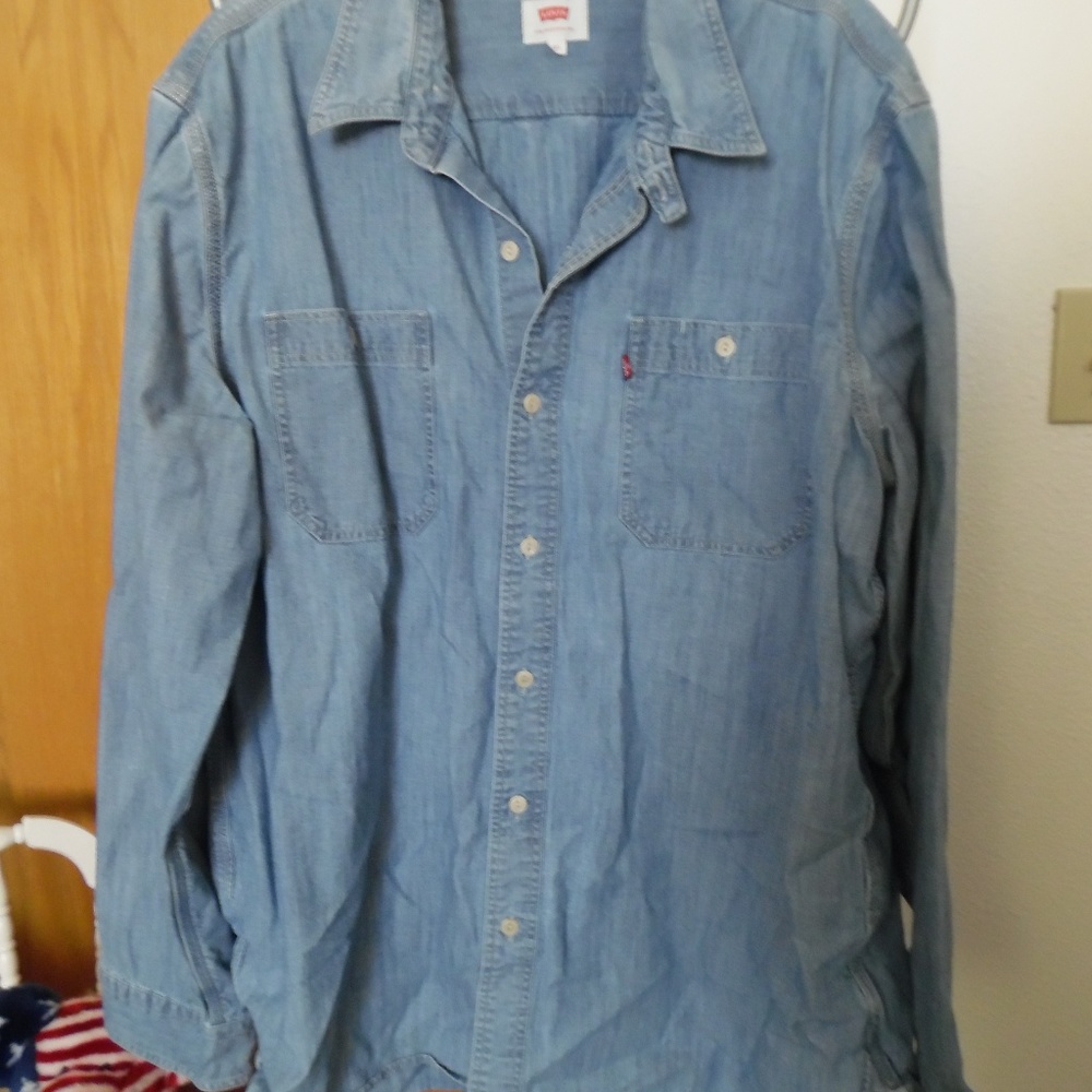Levi's/ denim shirt
